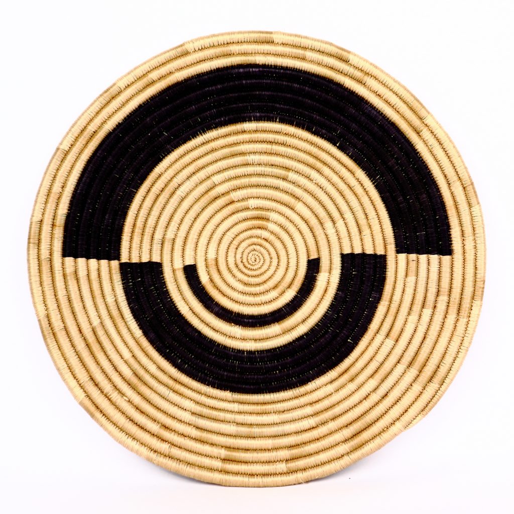 BLACK BEIGE AFRICAN TRIVET #1