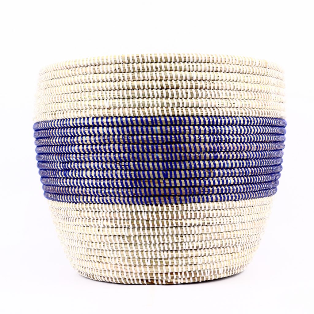 Panier africain blanc avec bande bleue S – Image 3