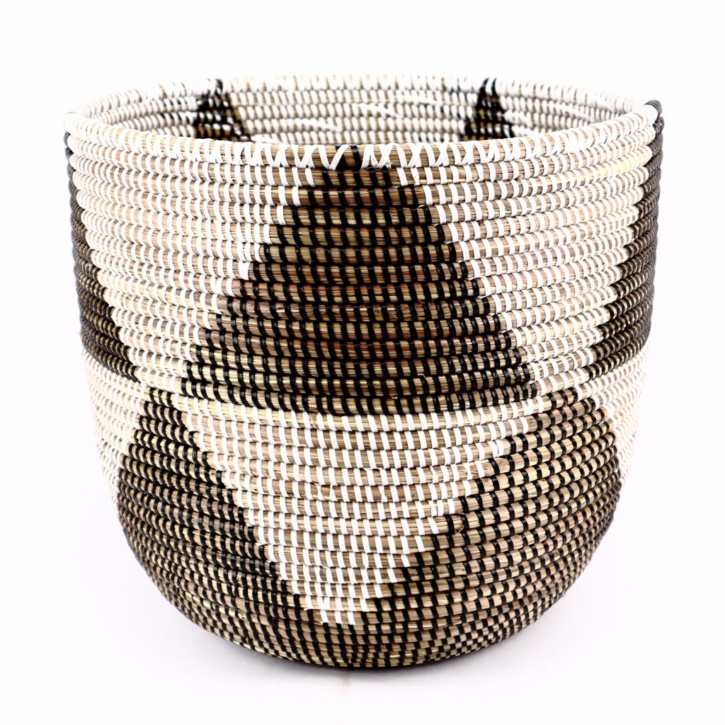 OVAL WHITE BLACK AFRICAN BASKET S
