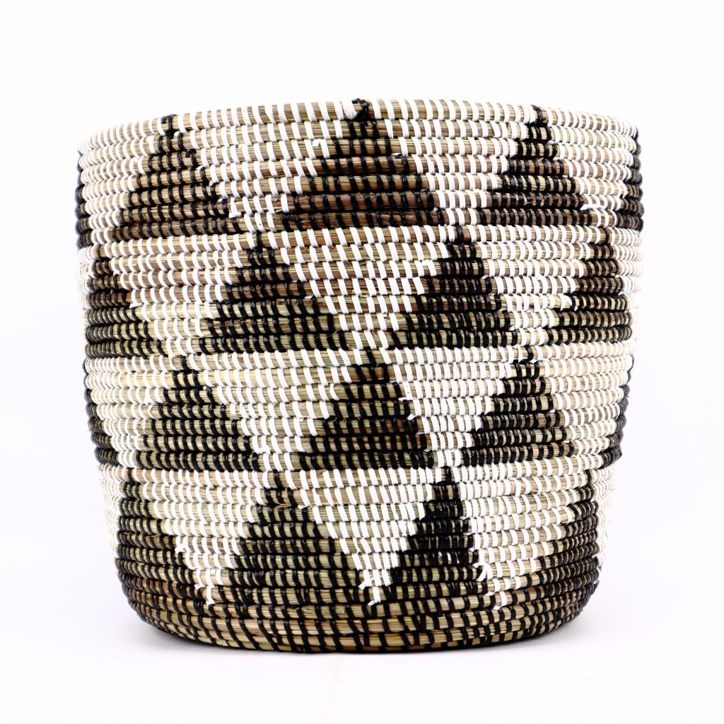 SMALL BLACK WHITE AFRICAN BASKET TRIANGLES XS