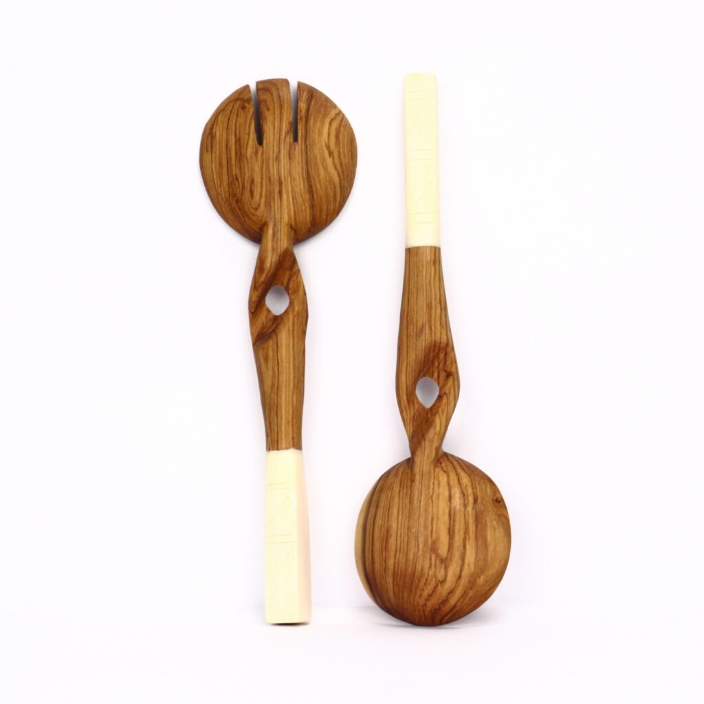 Couverts à salade en bois d'olivier torsadé embout os zigzag – Image 3