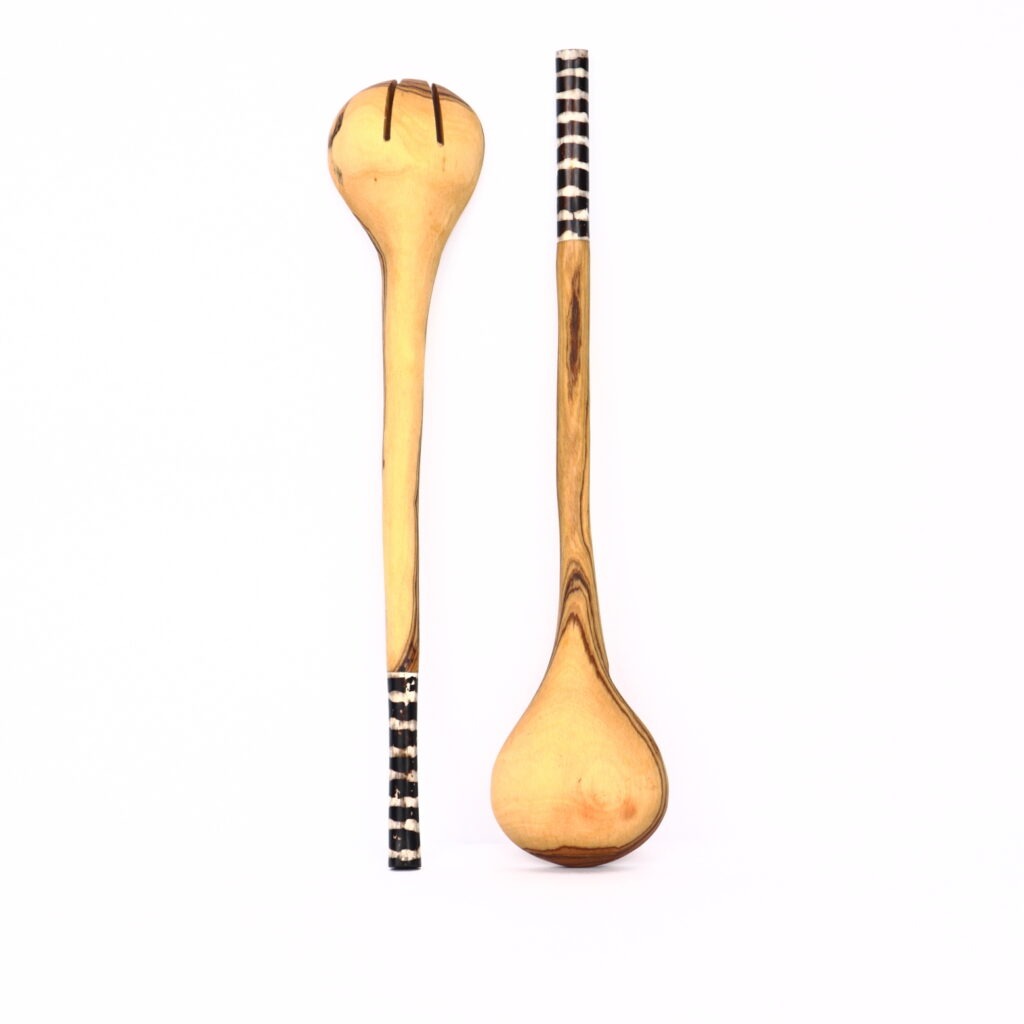 Longs couverts à salade en bois d'olivier embout os – Image 3