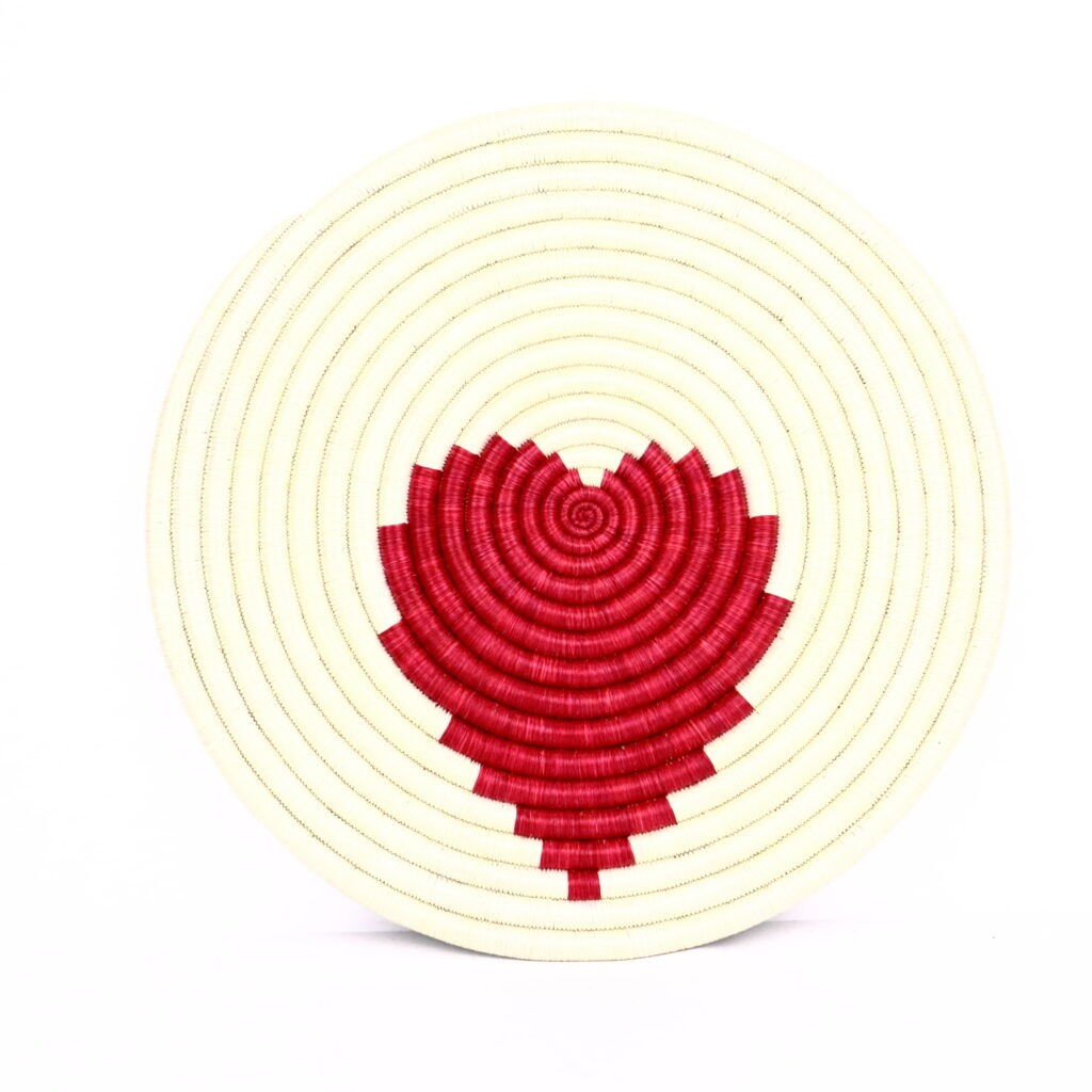 Dessous de plat moyen africain tissé blanc cœur rouge #1
