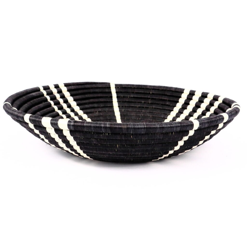 Panier africain tissé noir lignes blanches #1