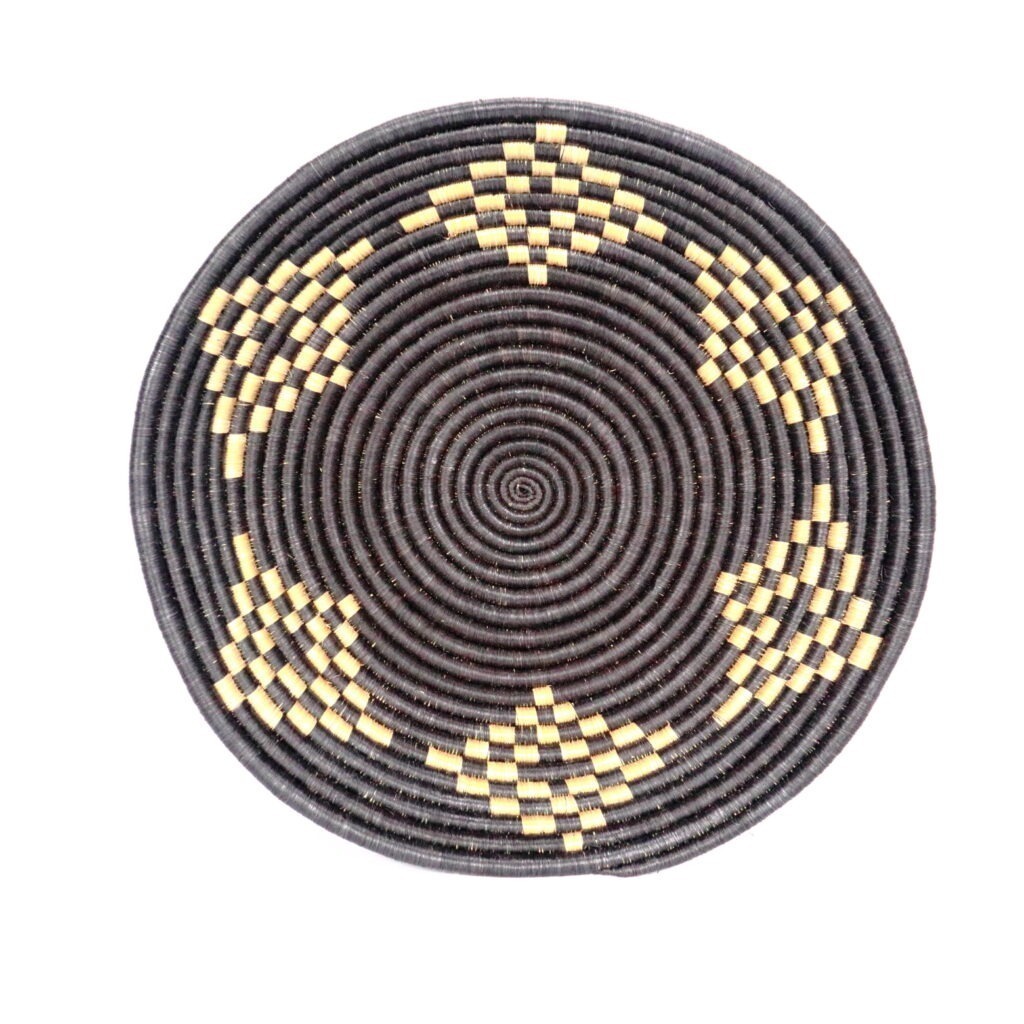 Panier africain tissé noir losanges beige #1