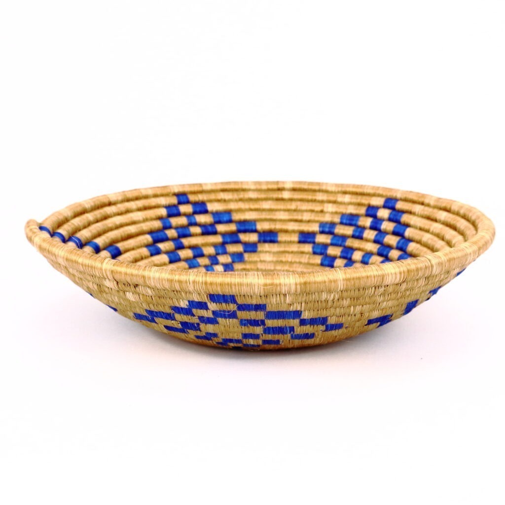Panier moyen africain tissé beige losanges bleu #1
