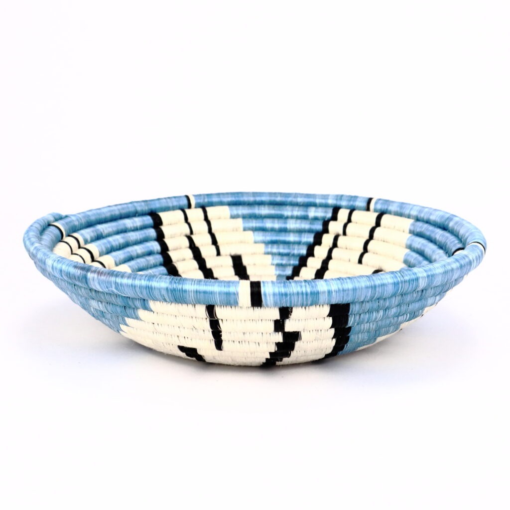 Panier moyen africain tissé fleur blanc bleu #1