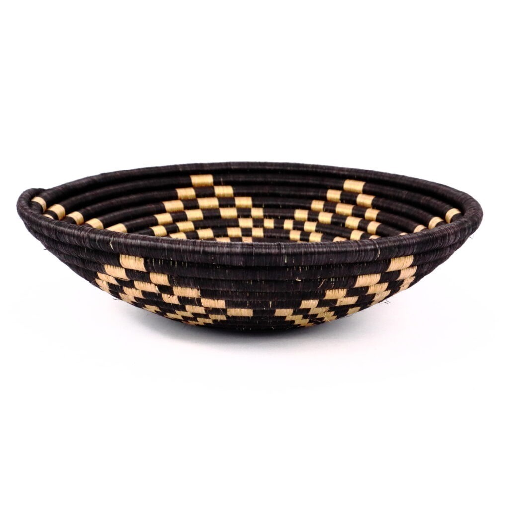 Panier moyen africain tissé noir losanges beige #1