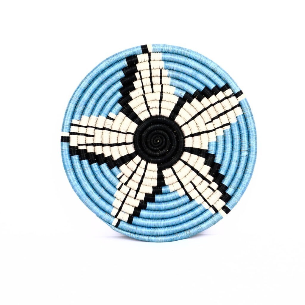 Petit dessous de plat africain tissé fleur blanc bleu #1