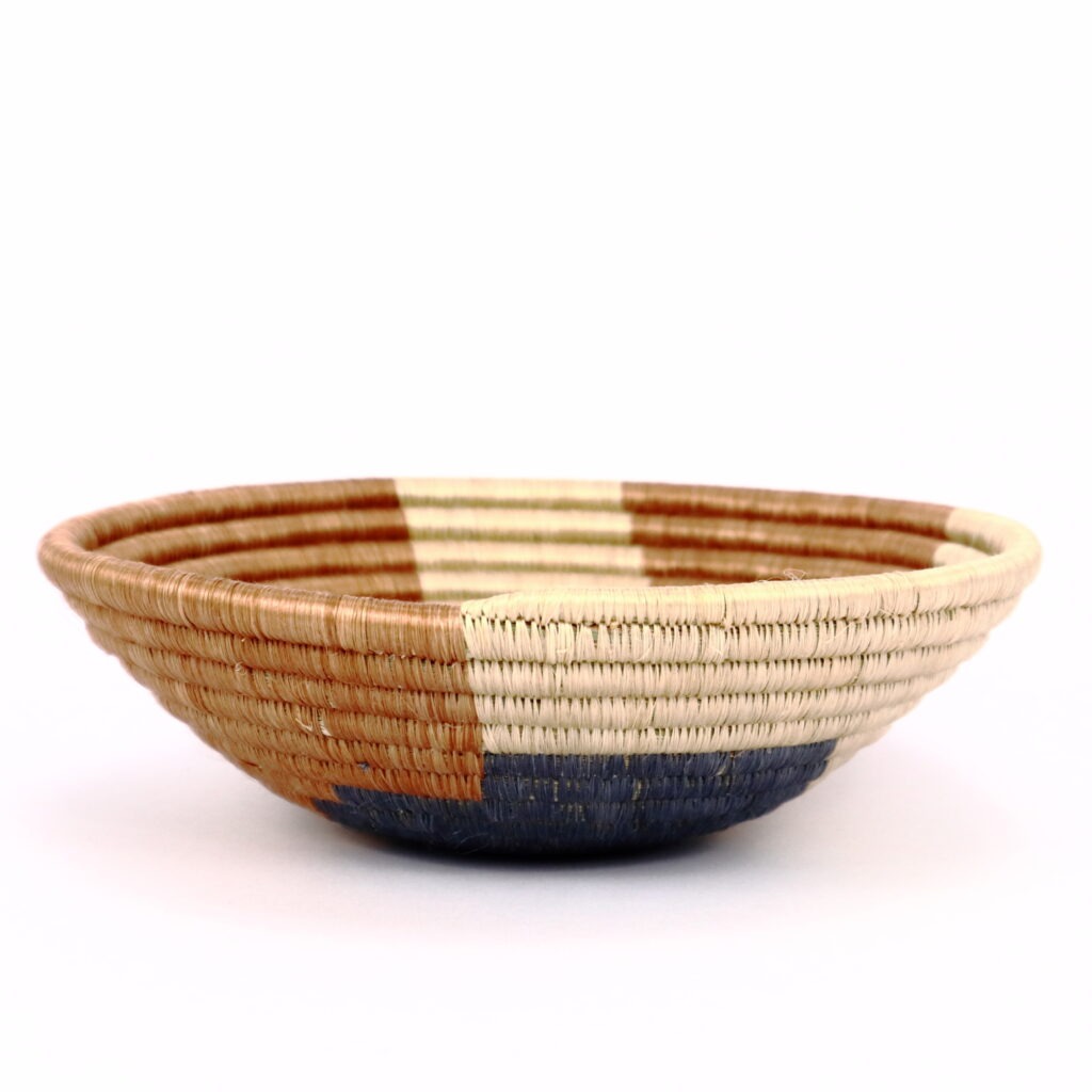 Petit panier africain tissé contemporain multi #1