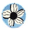Petit panier africain tissé fleur blanc bleu #1