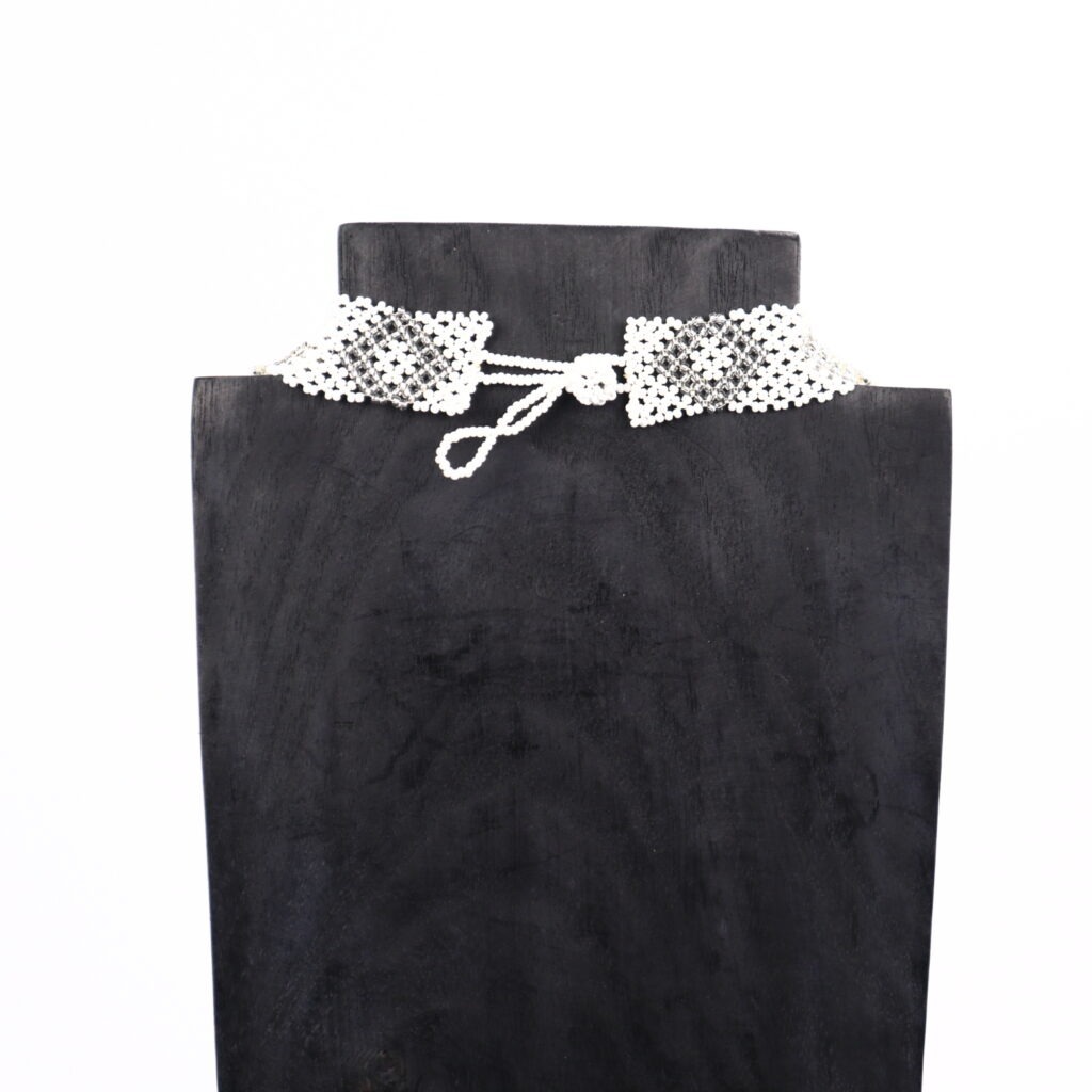 Collier massaï losange blanc argenté – Image 3