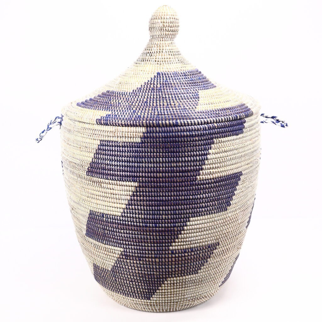 Grand panier africain tissé blanc motif bleu XL